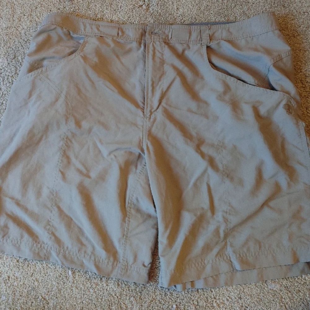 Mountain Hardwear Shorts - Picture 2 of 2